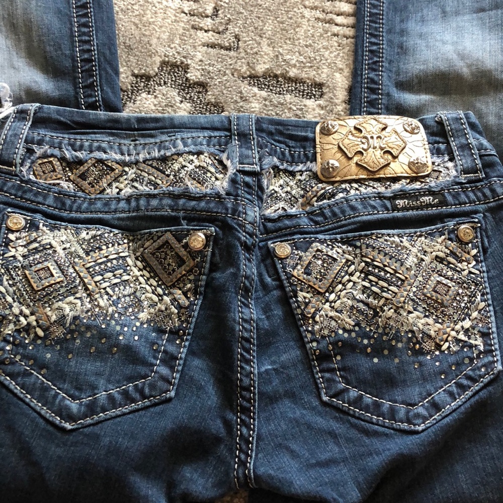 Miss Me jeans with beautiful detail!